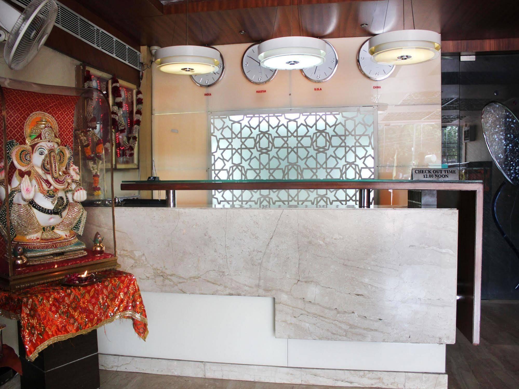Hotel Rajmandir Faridabad Eksteriør bilde